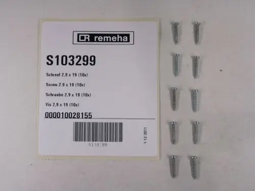 Sammelverpackung mit zehn Schrauben von Remeha, abgebildet auf einem weißen Etikett mit Produktdetails und Barcode. Die Schrauben stehen vertikal auf einem hellen Untergrund.